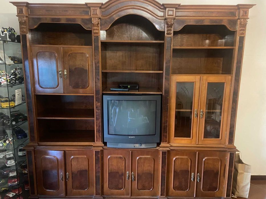 Vendo armário para sala