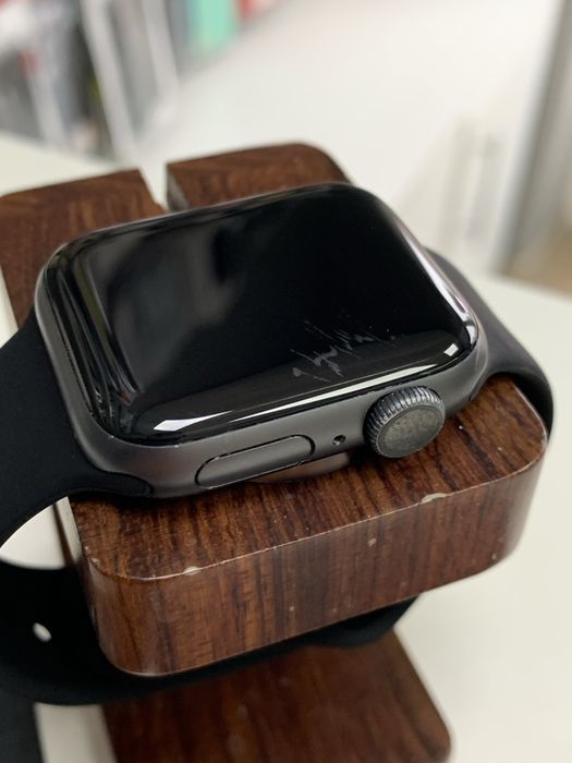 Оригінальні  apple watch series 6 40 mm space gray