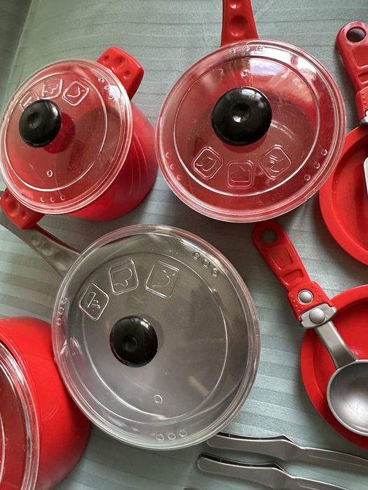 Дитяча посудка.