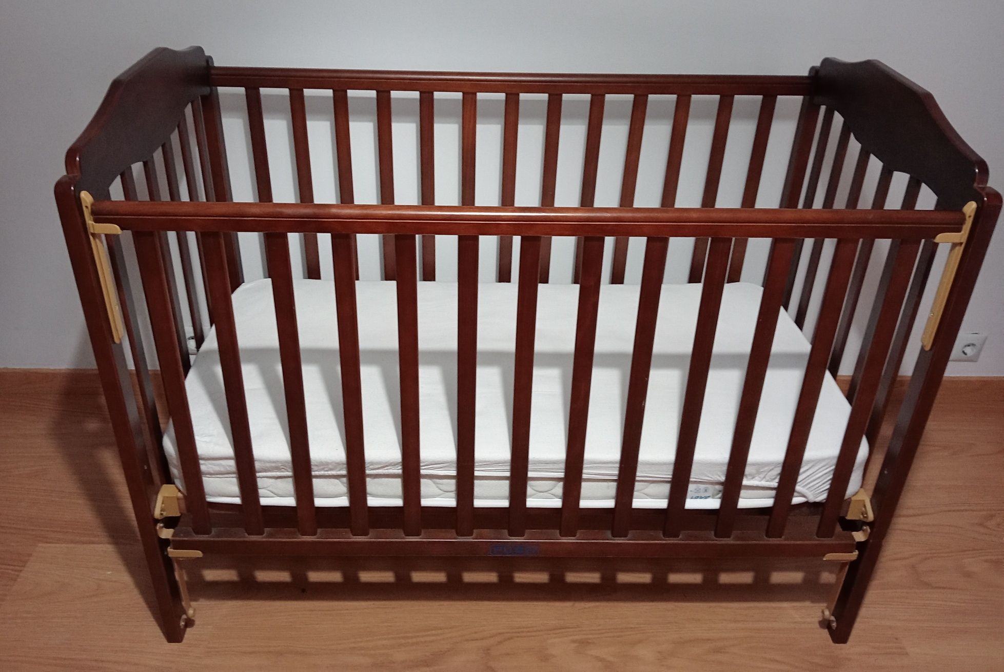 Cama de grades+colchão oferta cobertores