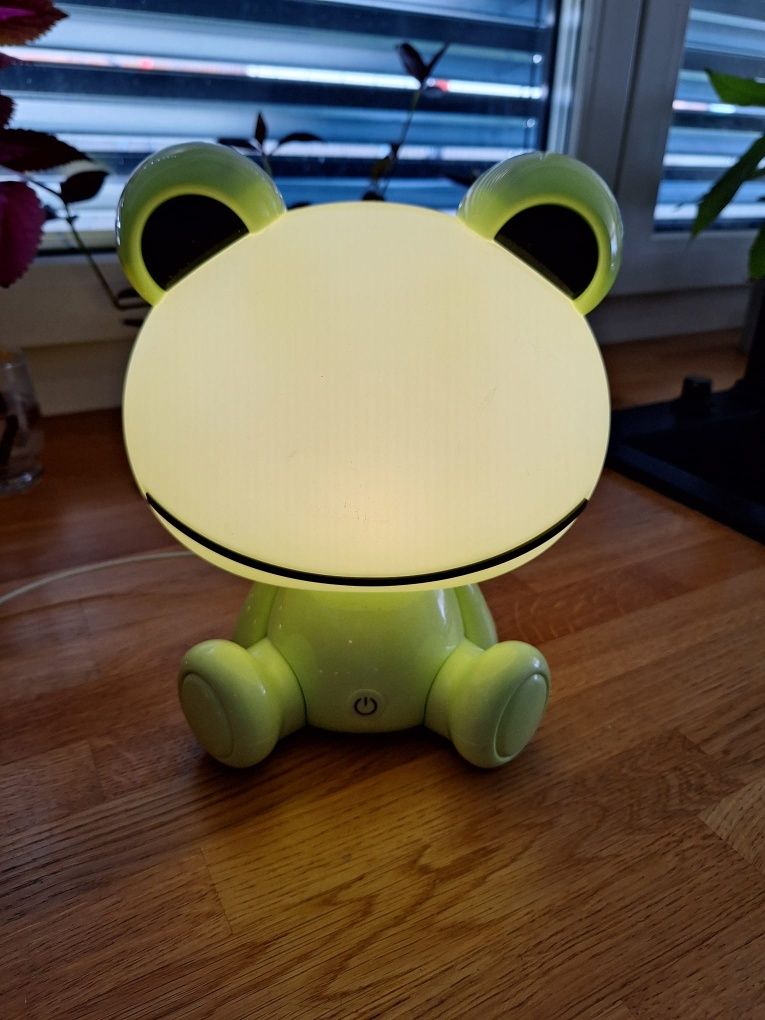 Lampka nocna żabka.