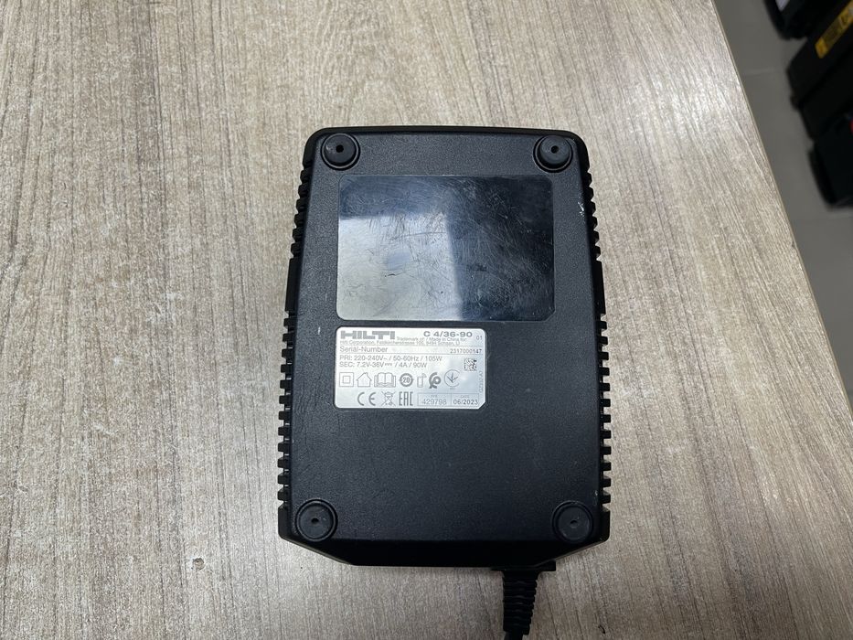 Hilti C4/36-90 / зарядний пристрій Хілті 22V