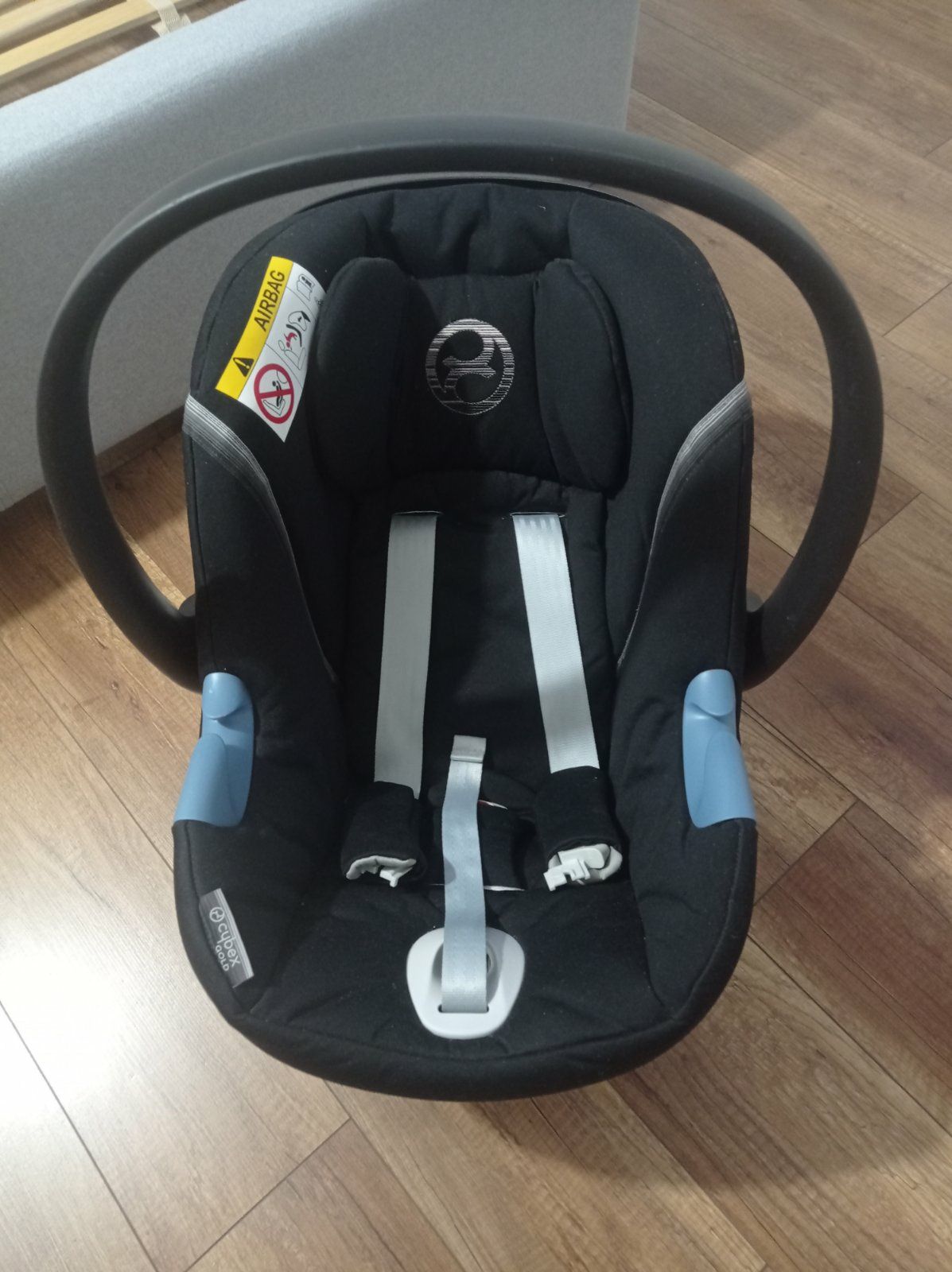 Fotelik Cybex Atom M z baza ISOFIX