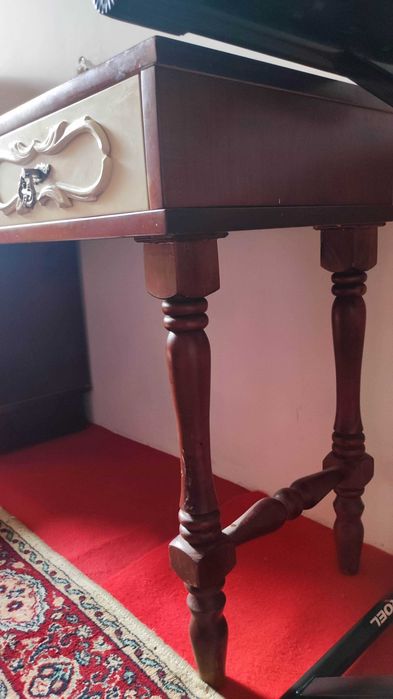 Toaletka retro rzeźbiona dwukolorowa stolik biurko z szafką drewniana