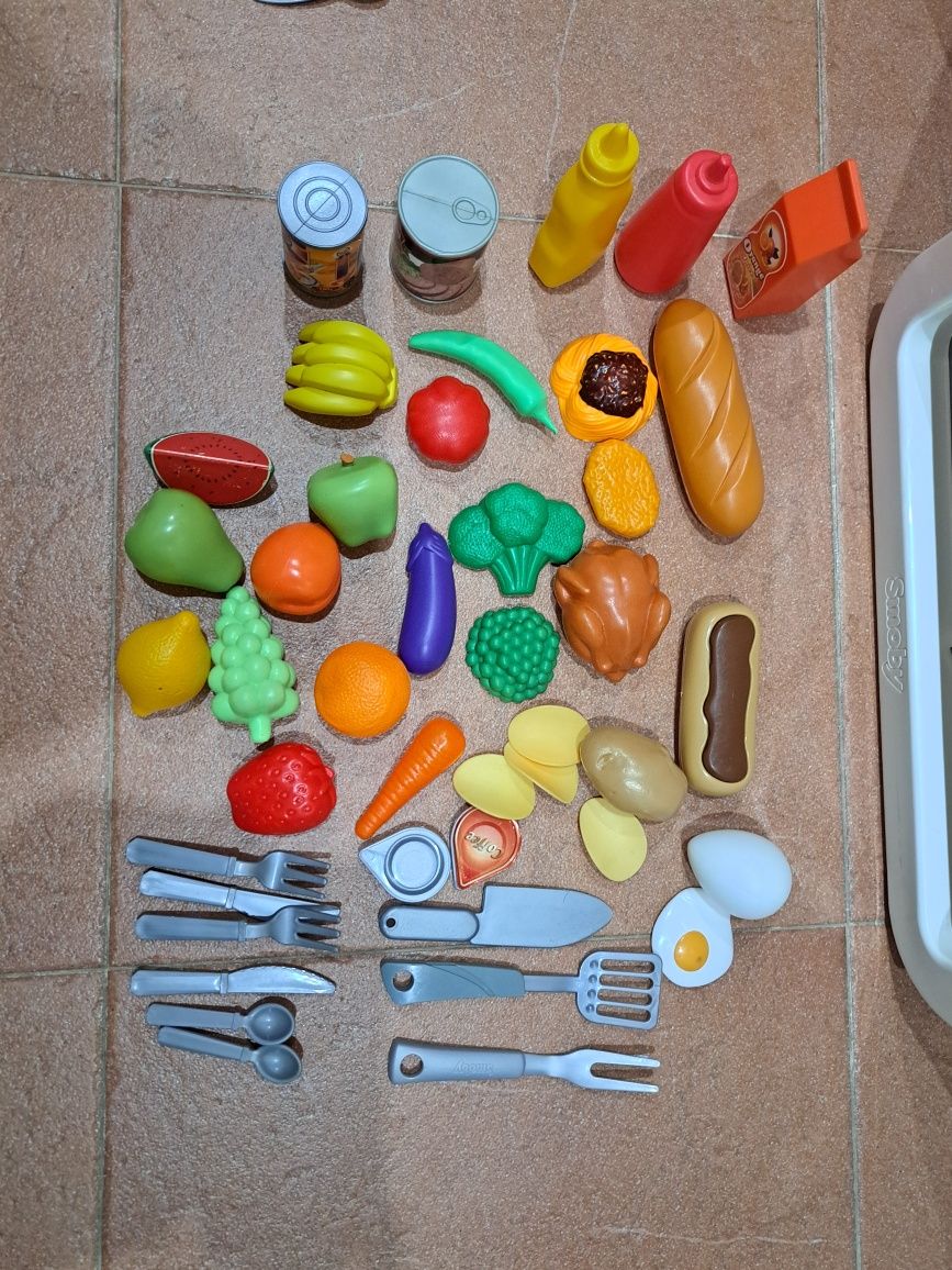 Brinquedo Cozinha Infantil + 57 peças de alimentos de brincar e loiça