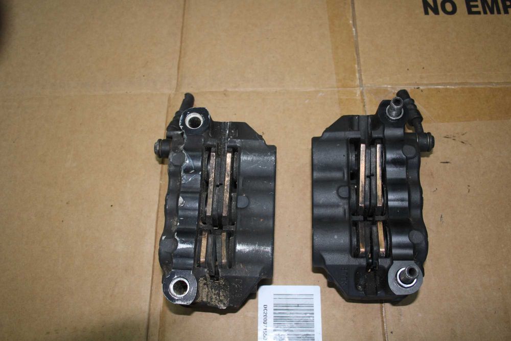 Zacisk Zaciski Przód Lewy Prawy Yamaha R1 RN22 09-14