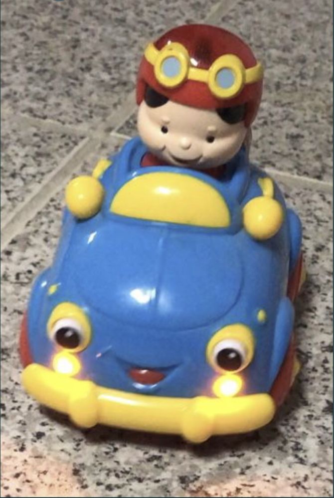 Carro telecomandado infantil (marca Clementoni)