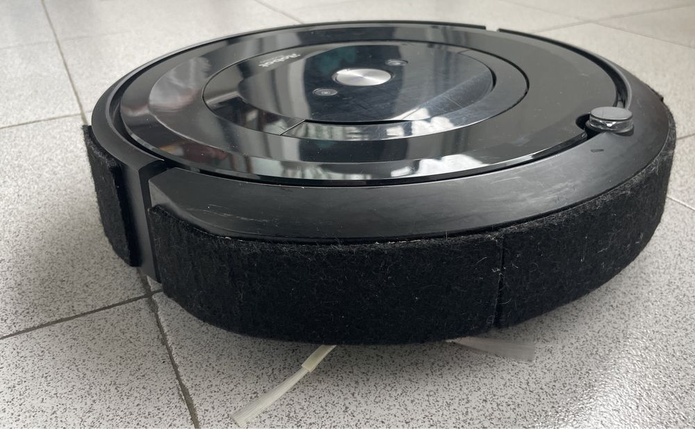 iRobot Roomba E5 (com Escovas e Filtro Novos)