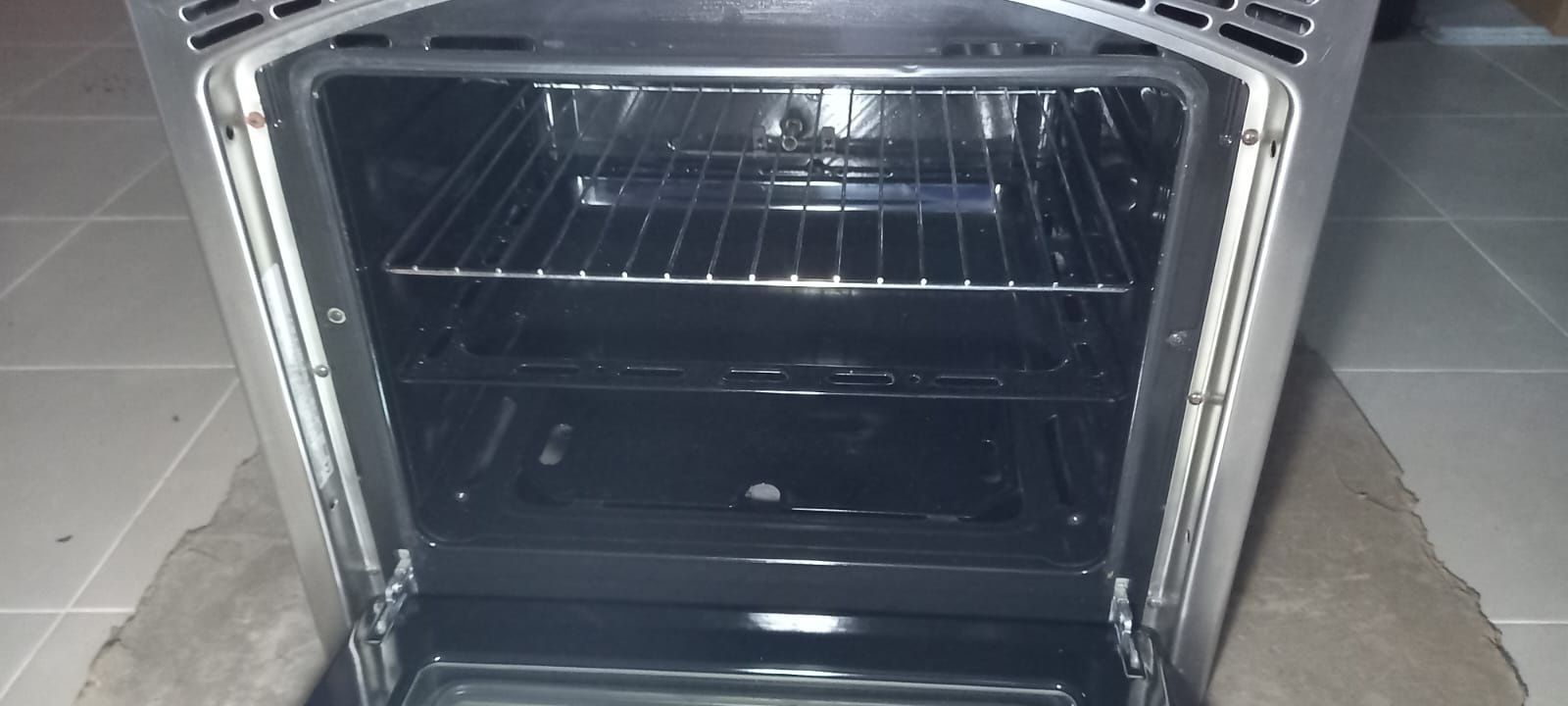 Forno de encastrar a gás de botija.
