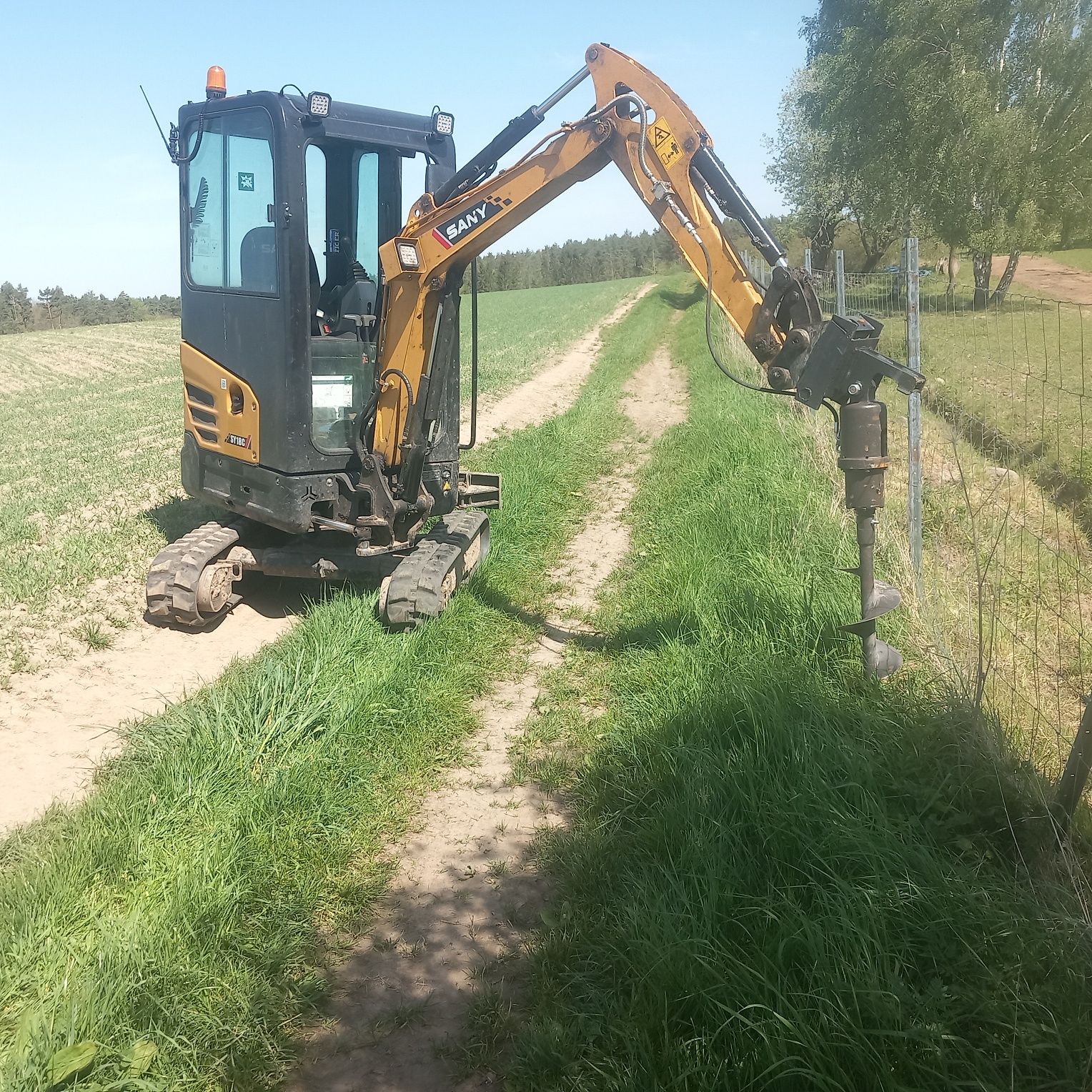 Usługi minikoparką /Wiertnica/glebogryzarka/transport/laweta/Koszenie