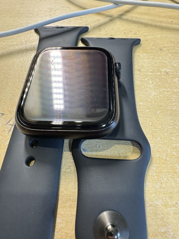 Продам Apple Watch SE2 44MM 2023