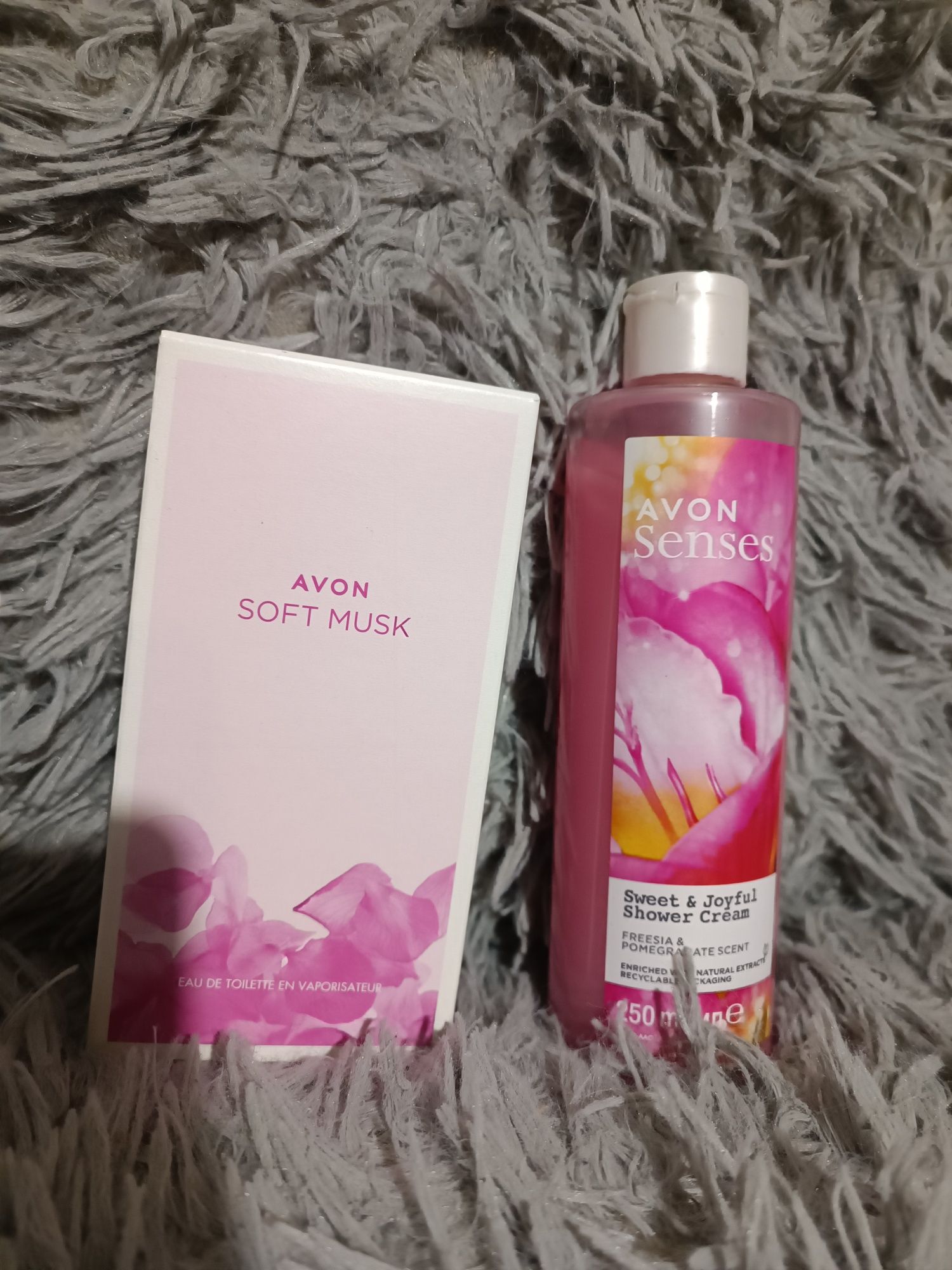 Zestaw Avon woda toaletowa Soft Musk i żel pod prysznic