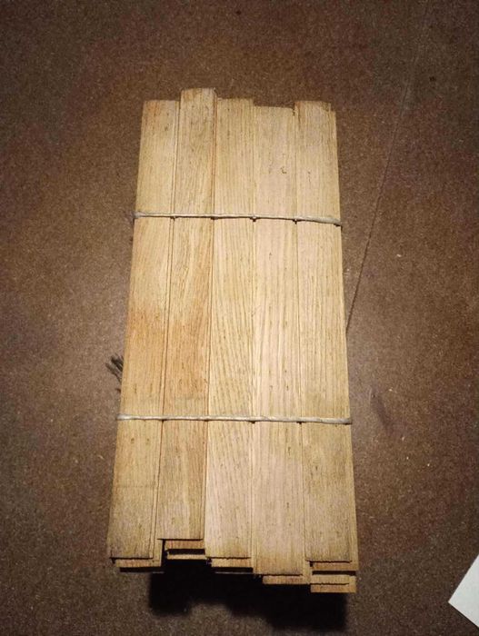 Parkiet dębowy sezonowany.