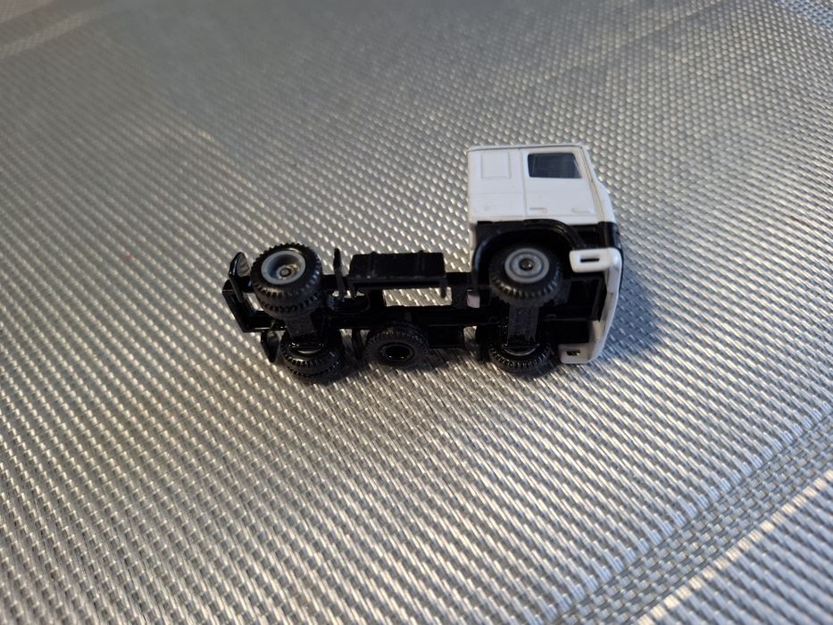 Model samochodu skala 1:64