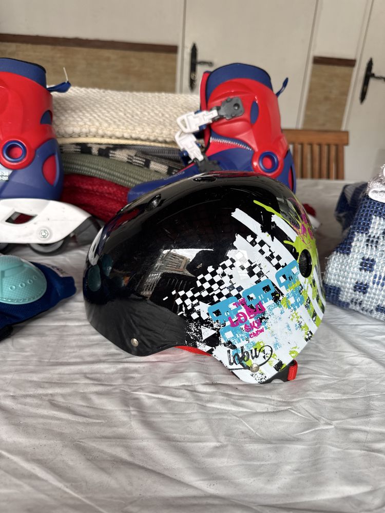 Patins oxelo + joelheiras  + capacetes