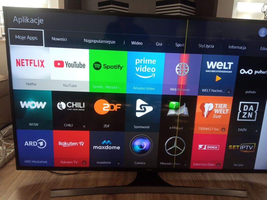 Samsung 55 smart, Netflix , YouTube.