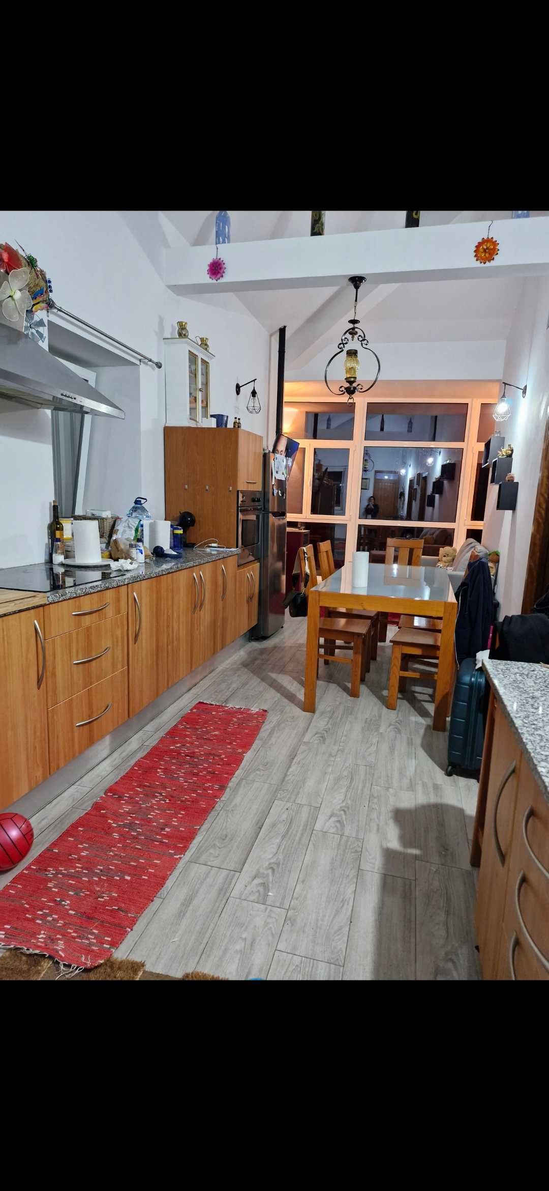 Vende se casa no centro da vila de Moes