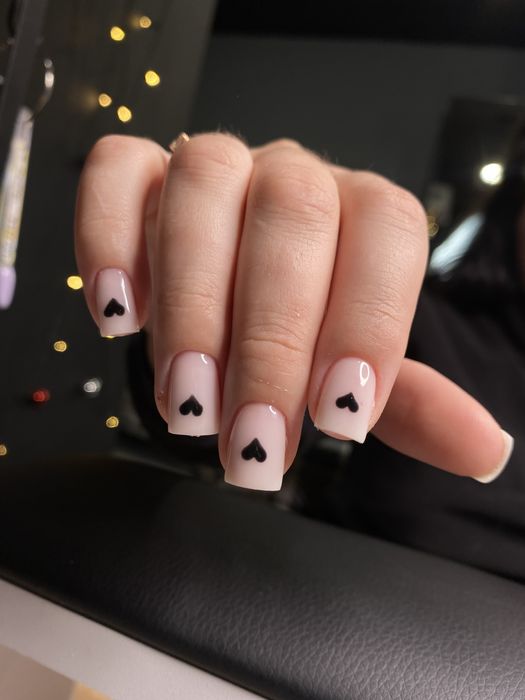 Нарощування нігтів / манікюр