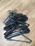 Vinte cabides plastico rigido