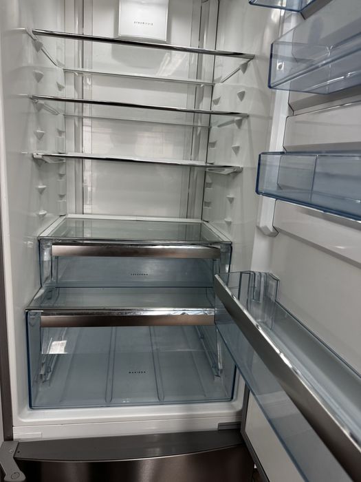Lodówkę Zamrażarkę firmy AEG S83920CMXF 200cm A++ 350l INOX