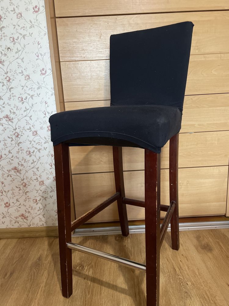 Деревьяний міцний барний стілець з мьякою обшивкою