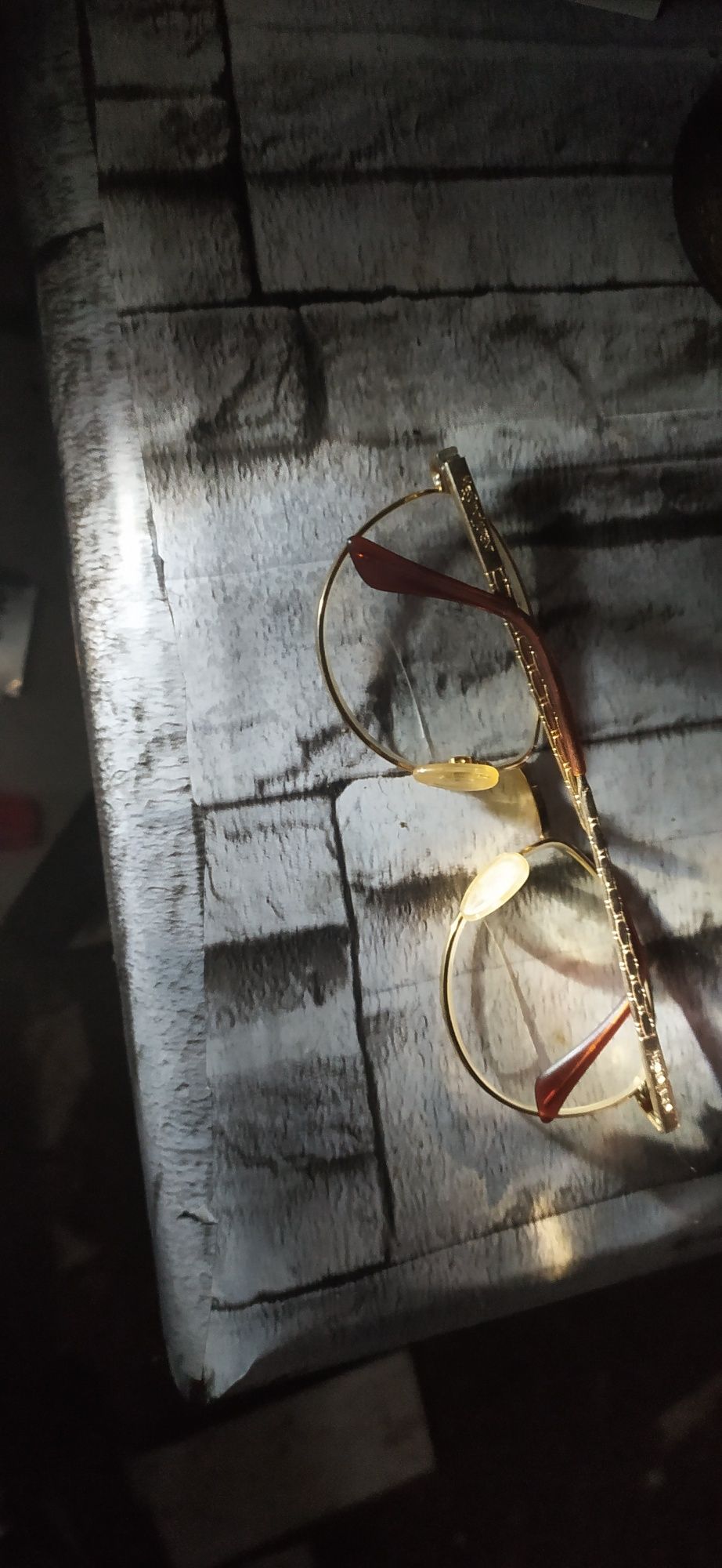 Óculos banhados a ouro