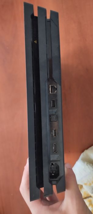 Консоль PS 4pro б/у