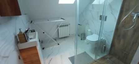 Apartament Gaj nad Jeziorem . Pokoje też  dla pracowników . Kajaki