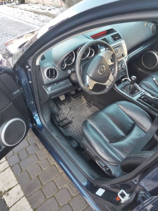 Продам своє авто Мазда 6