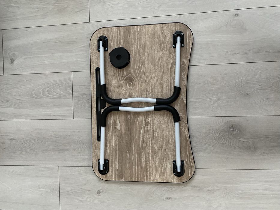 Stolik pod laptopa
