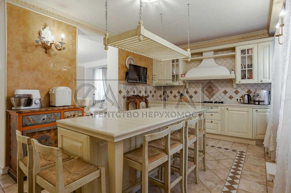 Продажа 3-этажного дома в Киеве, Печерский р-н, Царское село.