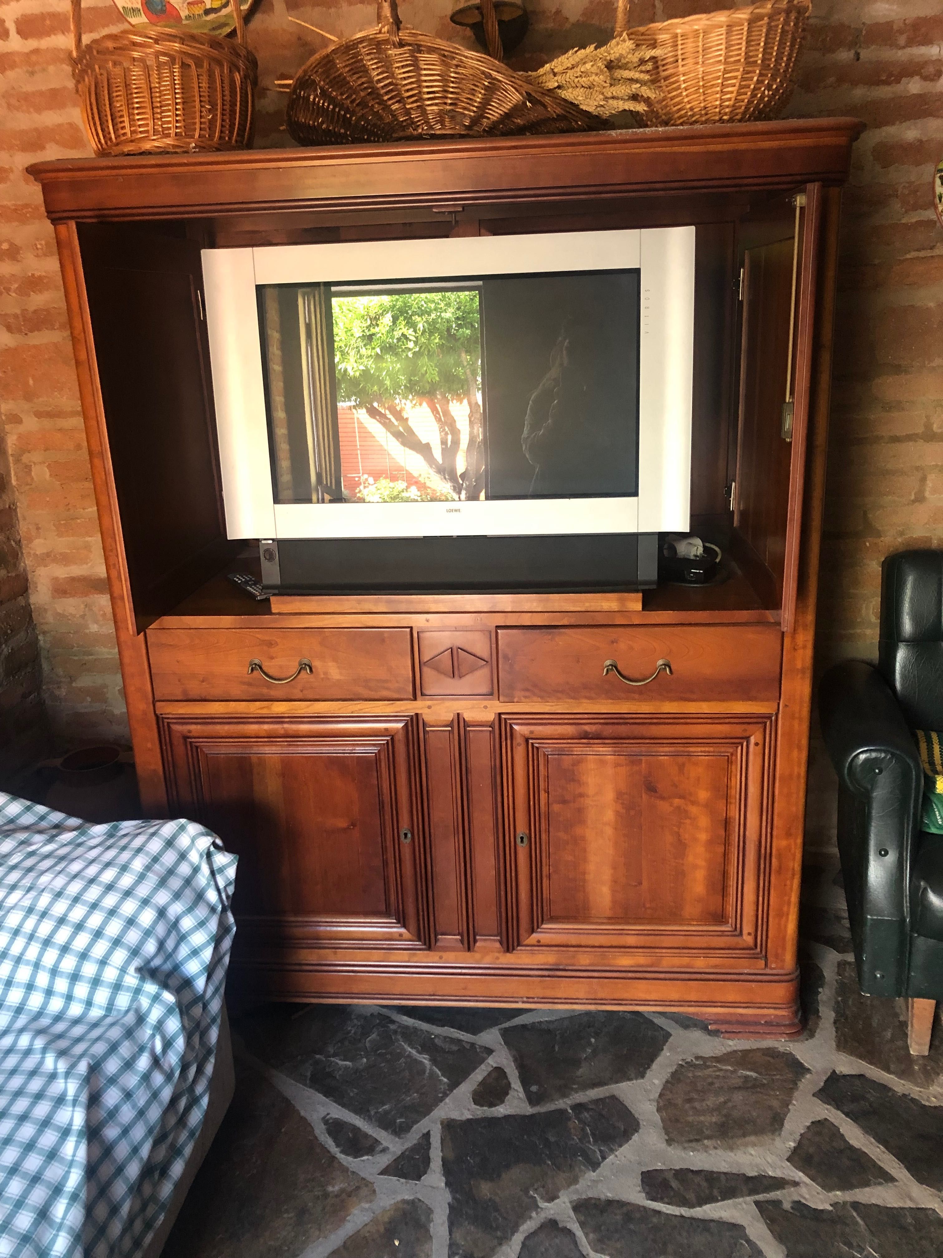 Conjunto madeira cerejeira louceiro, móvel TV, mesa e quatro cadeiras