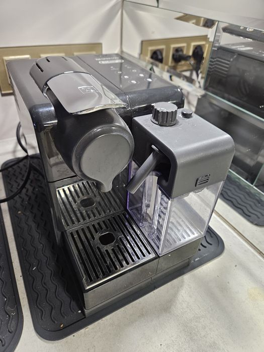 Ekspres DELONGHI Lattissima Touch EN560.B 19 Barów gratis kapsułki