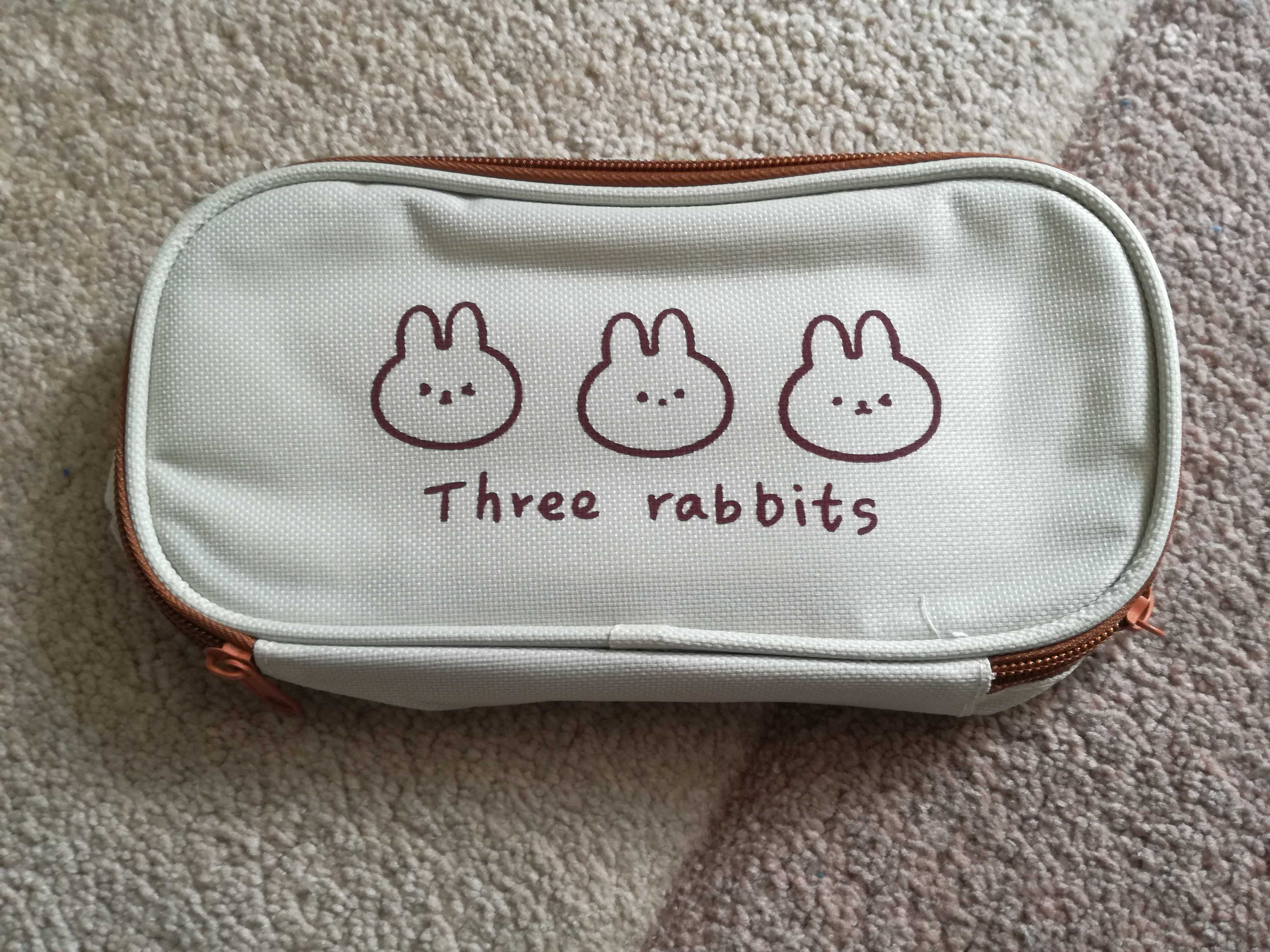 Piórnik trzy króliki