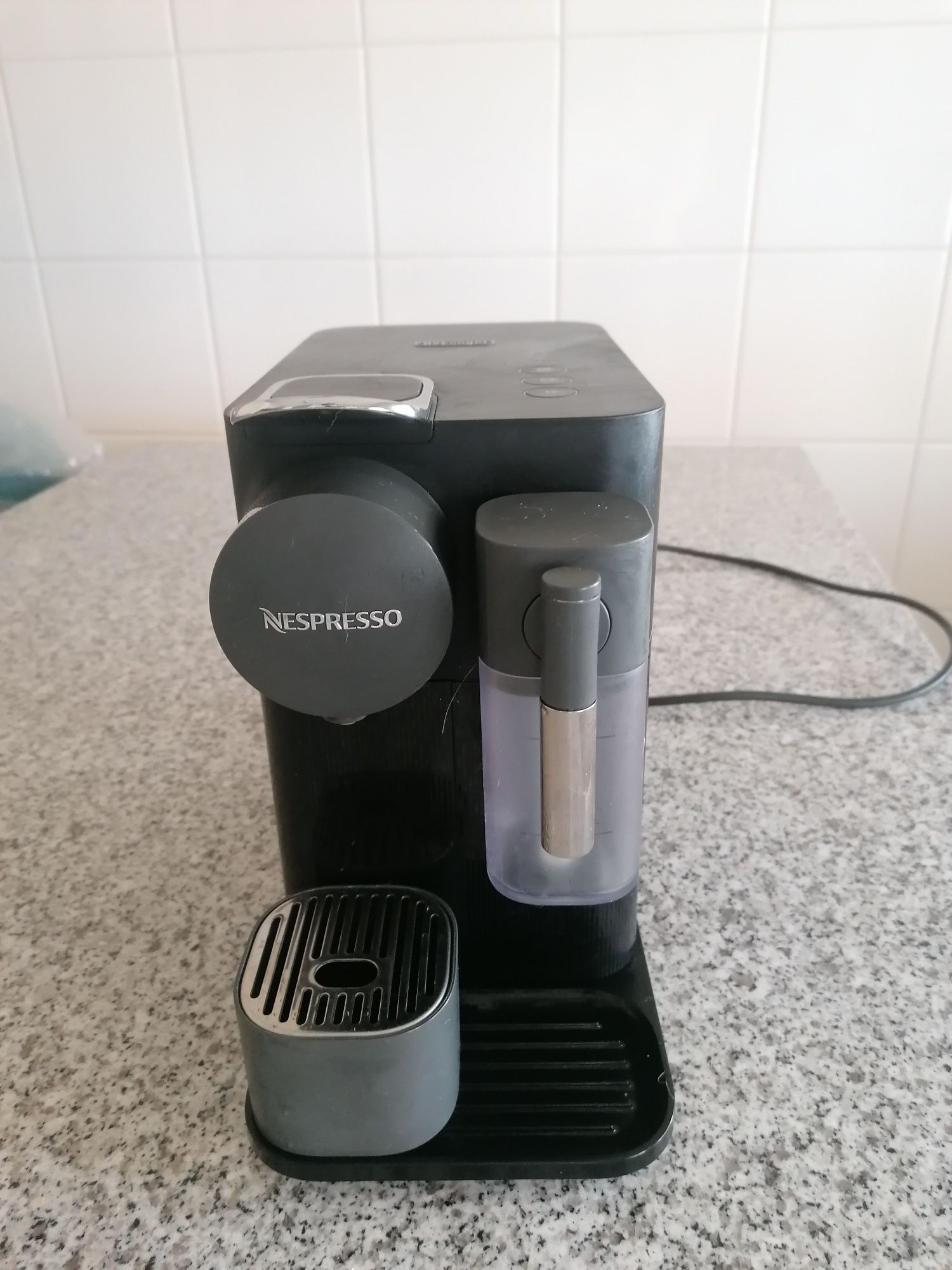 Máquina de café Nespresso Delonghi