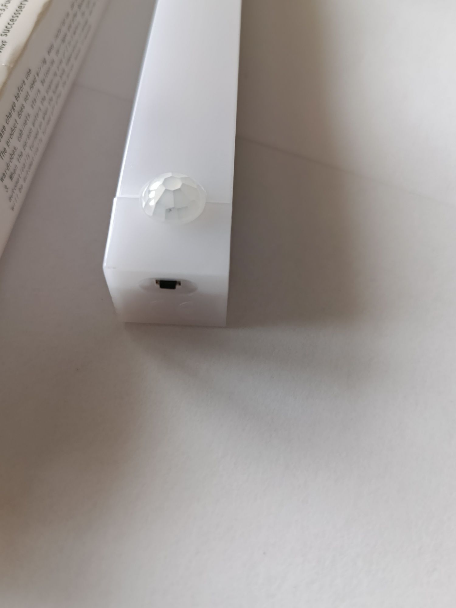 Akumulatorowa lampa LED 50cm. z czujnikiem ruchu