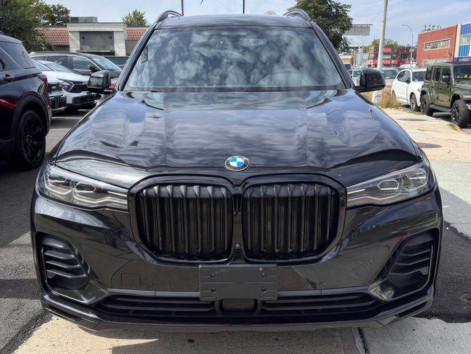 BMW X7 xDrive40i      2022