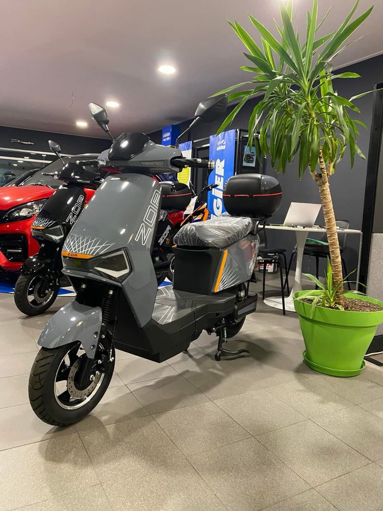 Scooter 100%  Elétrica , sem carta condução ( velicipede bicicleta )