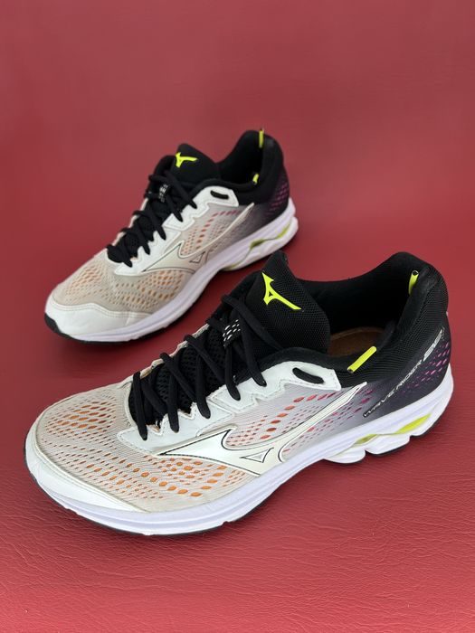Кросівки. 40,5р. Mizuno Wave Rider 22