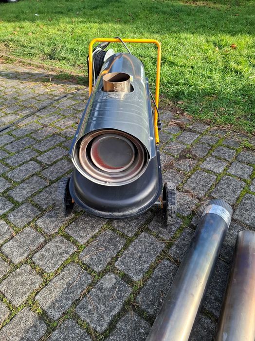 Nagrzewnica spalinowa 30 kW z odprowadzeniem spalin, kominem, zestaw