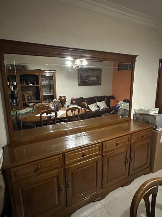 Aparador de sala de jantar de madeira