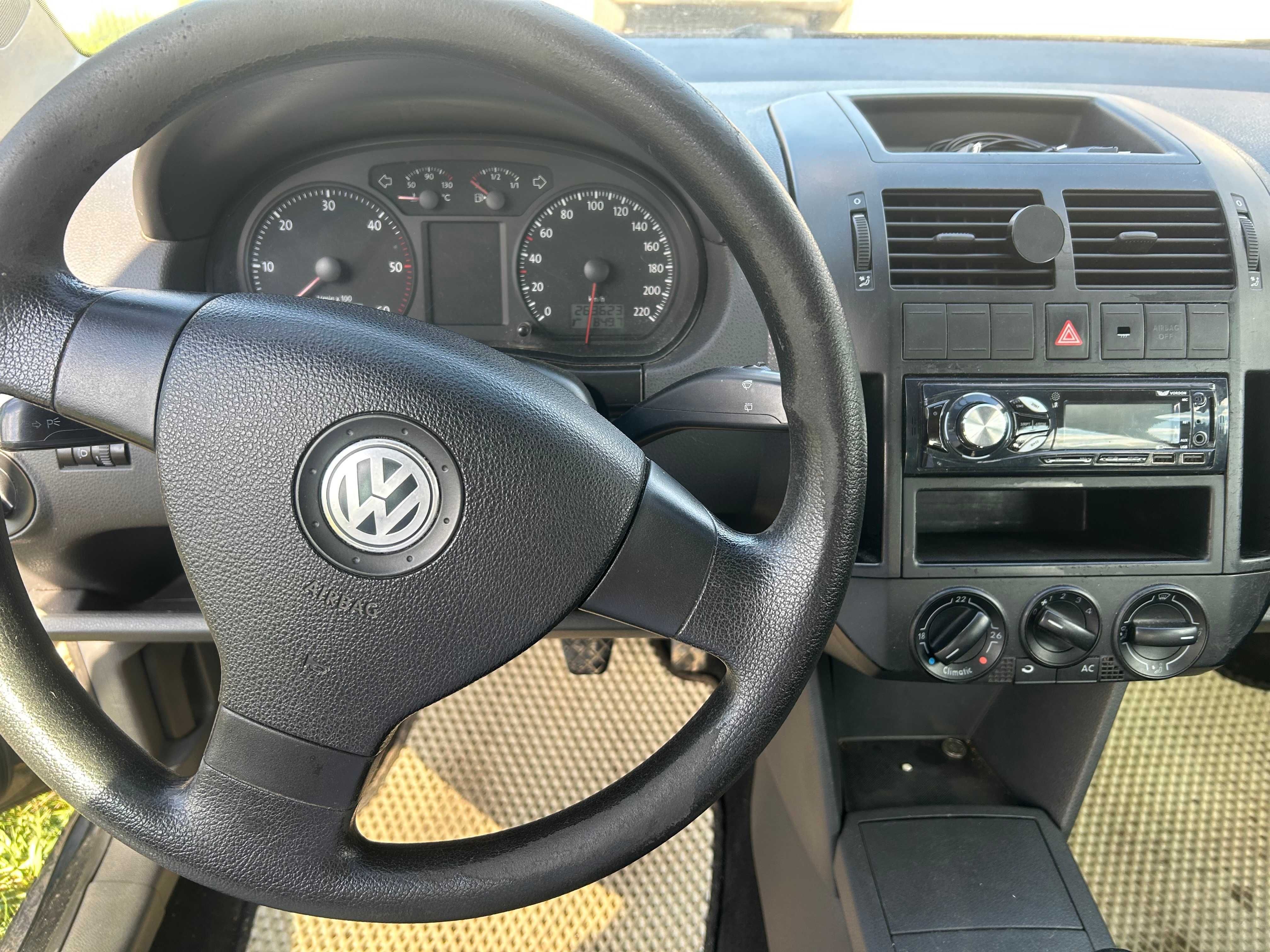 samochód Volkswagen POLO