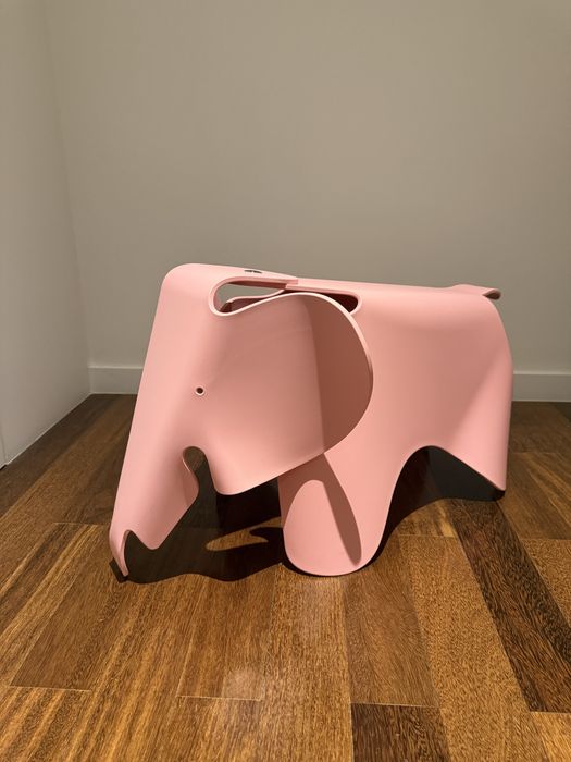 Elefante Eames RE, da VITRA