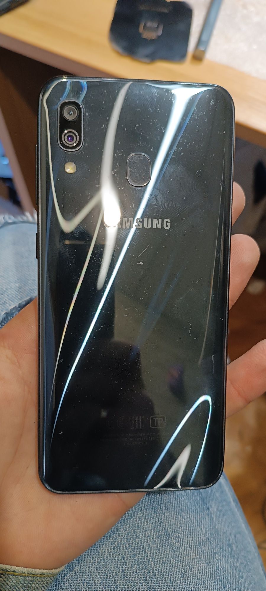 Продам Samsung a30 4/64