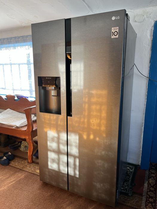 Двохдверний холодильник