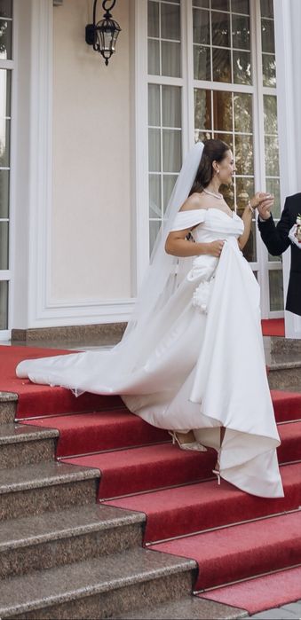 Продам весільну сукню