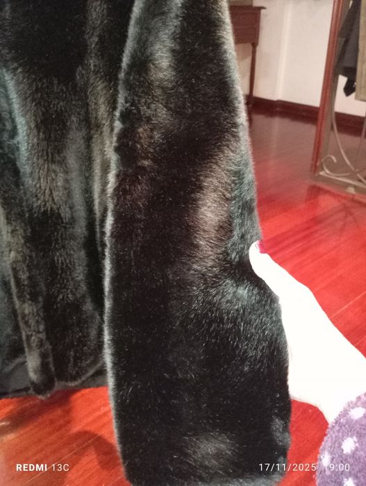 Casaco de pele com capuz novo tamanho M