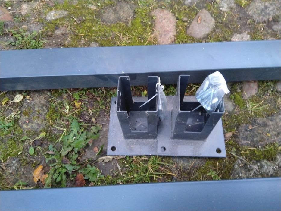 Słupki do balustrady poręczy balkonowe.