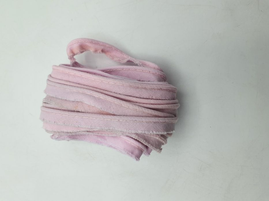 Wypustka różowa kupon 7 m.x 1 cm.przybrudzona