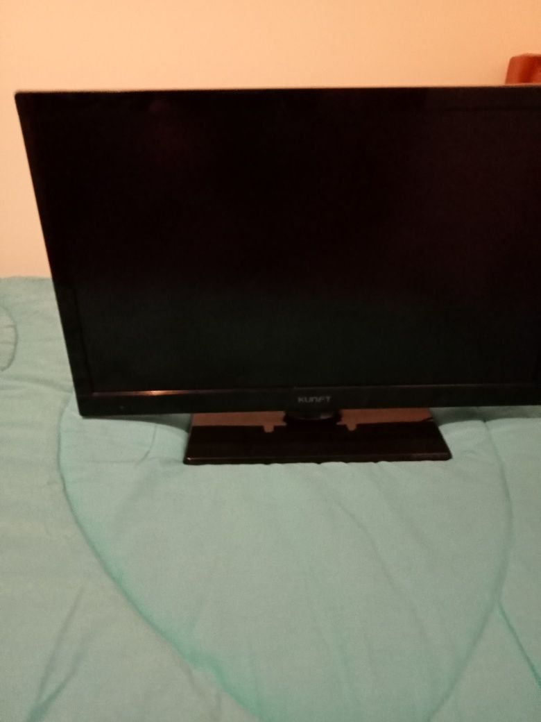 Vendo televisão com pouco uso